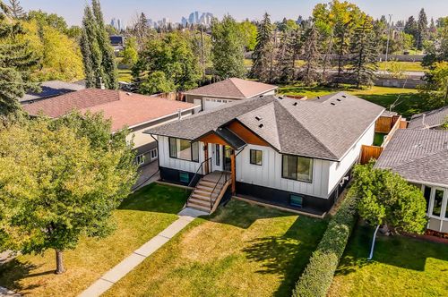 3224 24a St Sw, Calgary, AB, T3E1W7 | Card Image