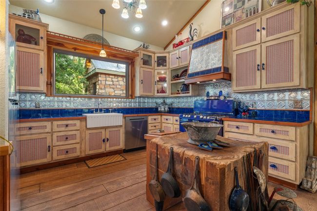136 Red Fox Ln, Home with 5 bedrooms, 6 bathrooms and 6 parking in Bastrop TX | Image 7