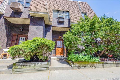 fl-2-31-44 29th St, Astoria, NY, 11106-3302 | Card Image