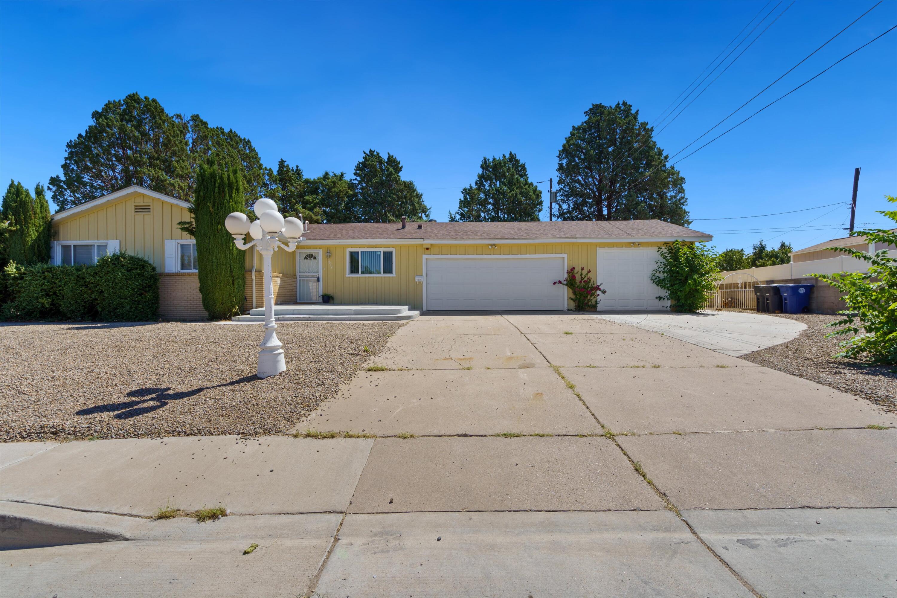 Alvarado Dr, Albuquerque, NM 87110