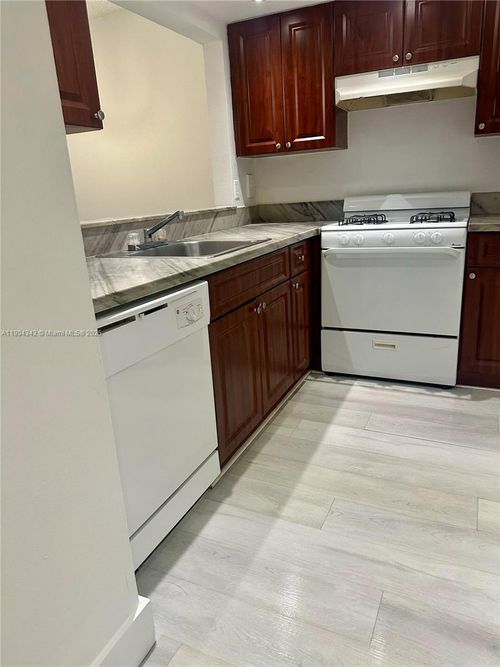 103-18007 Nw 68th Ave, Hialeah, FL, 33015-3924 | Card Image