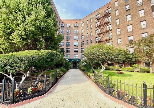 apt-2r-100 Queens Blvd, Forest Hills, NY, 11375-2458 | Card Image