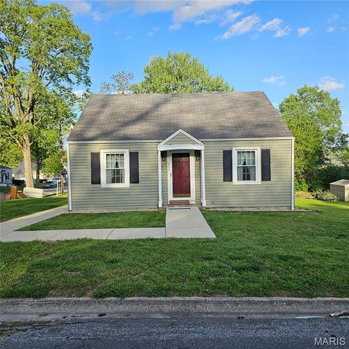 302 S Chamberlin St, Lebanon, IL, 62254-1327 | Card Image