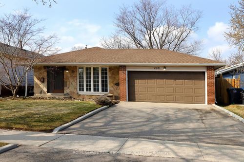 2671 Homelands Dr, Mississauga, ON, L5K1H7 | Card Image