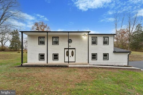 2672 Crownview Rd, Sanatoga, PA, 19464-7101 | Card Image