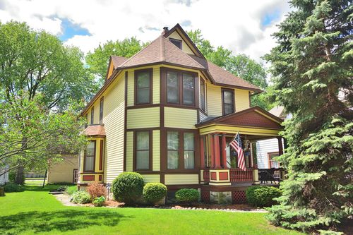 537 Dunbar Ave, Waukesha, WI, 53186-4525 | Card Image