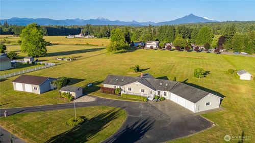 6401 145th Dr Ne, Lake Stevens, WA, 98258-9012 | Card Image