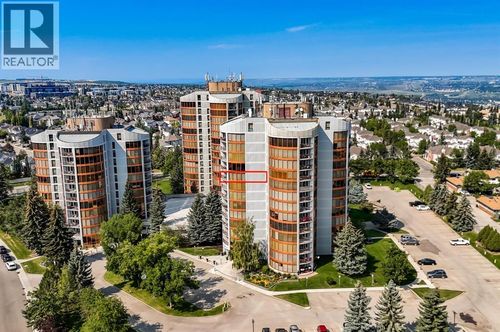 20 Coachway Rd Sw, Calgary, AB, T3H1E6 | Card Image