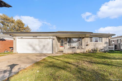 35220 Eden Park Dr, Sterling Heights, MI, 48312-3831 | Card Image