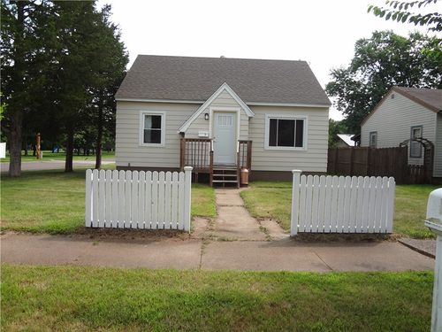 1143 Pershing St, Eau Claire, WI, 54703-3029 | Card Image