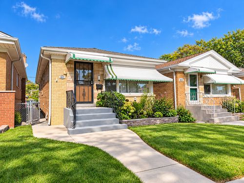 6812 W Higgins Ave, Chicago, IL, 60656-2010 | Card Image