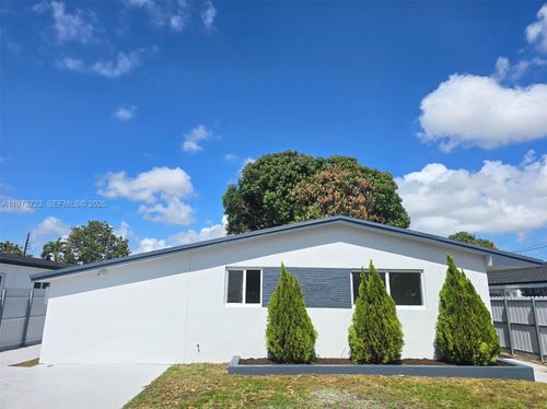 571 E 54th St, Hialeah, FL, 33013-1661 | Card Image