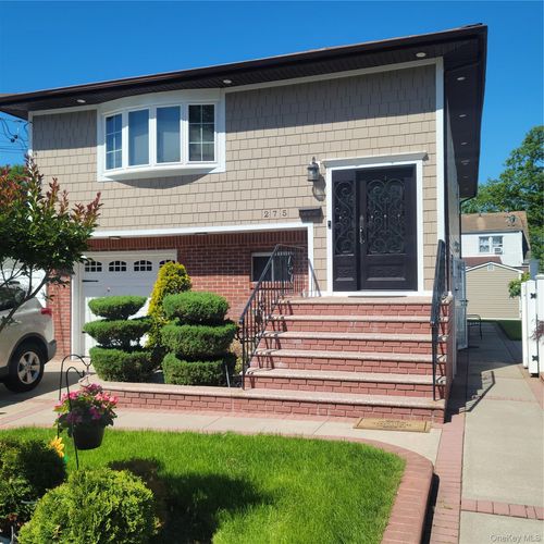 1-275 Brook St, Westbury, NY, 11590-3537 | Card Image