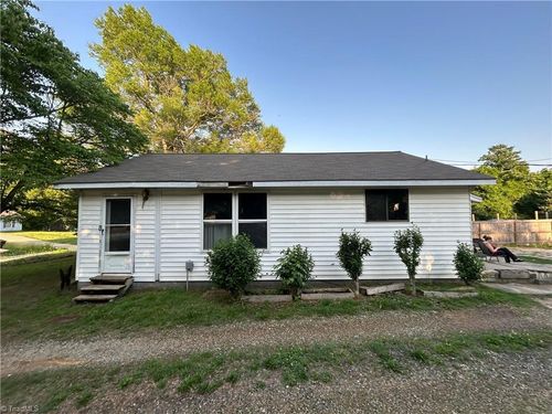 2814 Triangle Lake Rd, High Point, NC, 27260-7145 | Card Image