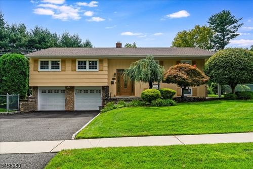 45 Michael Dr, Westfield, NJ, 07090-1112 | Card Image