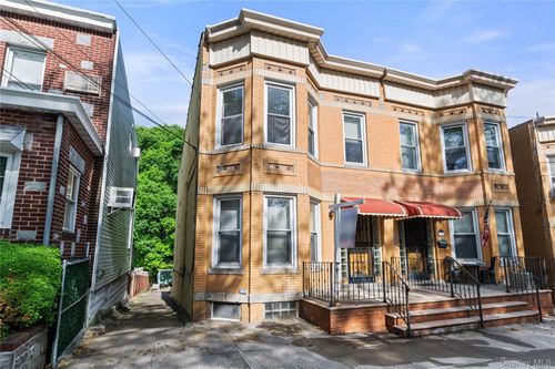 82-72 88th Pl, Glendale, NY, 11385-7818 | Card Image