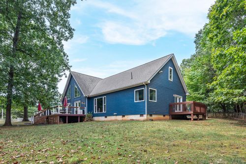 100 Sandpiper Dr, Huddleston, VA, 24104-2803 | Card Image