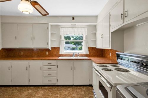 27 Brierwood Ln, Burlington, VT, 05408-2605 | Card Image