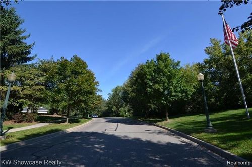 12372 Saint Andrews Way, Fenton, MI, 48430-8819 | Card Image