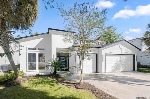 6210 Royal Palms Dr, Gonzales, LA, 70737-8567 | Card Image