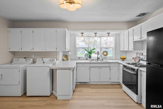 2707 Washington St, House other with 3 bedrooms, 1 bathrooms and null parking in Davenport IA | Image 9