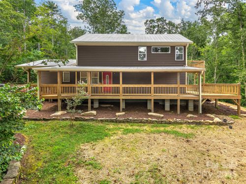 114 Nature Dr, Hendersonville, NC, 28792-9520 | Card Image