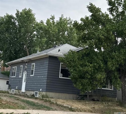 104 2nd Ave, Gravelbourg, SK, S0H1X0 | Card Image