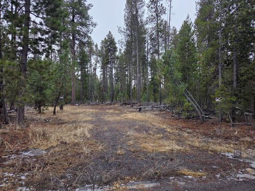 15627 Rim Dr, La Pine, OR, 97739-7577 | Card Image