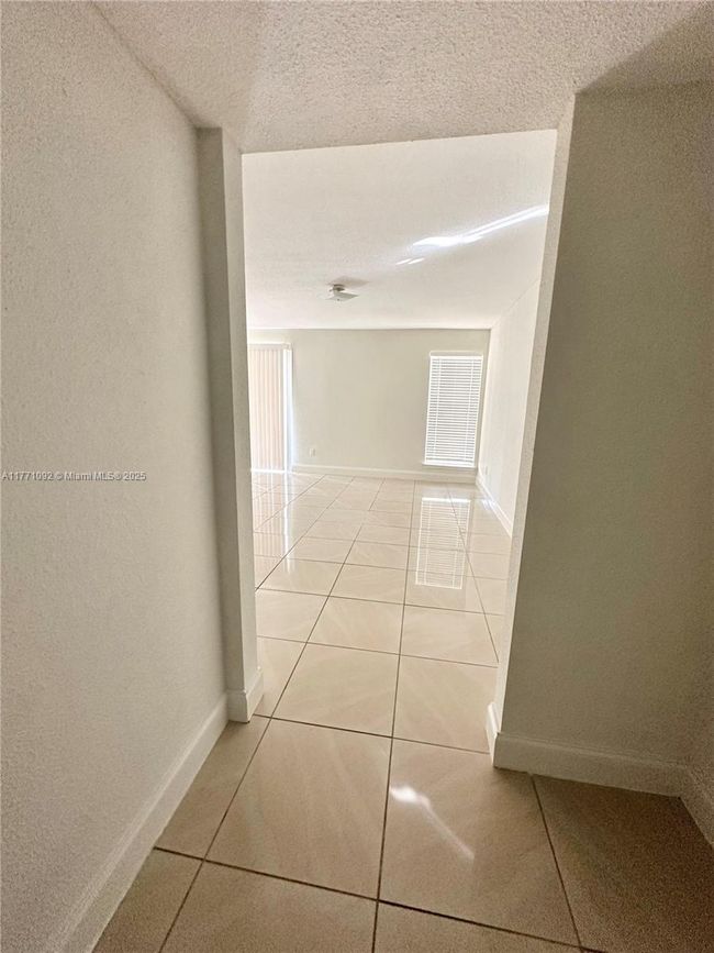 APT-513 - 915 Riverside Dr, Condo with 2 bedrooms, 2 bathrooms and null parking in Coral Springs FL | Image 9