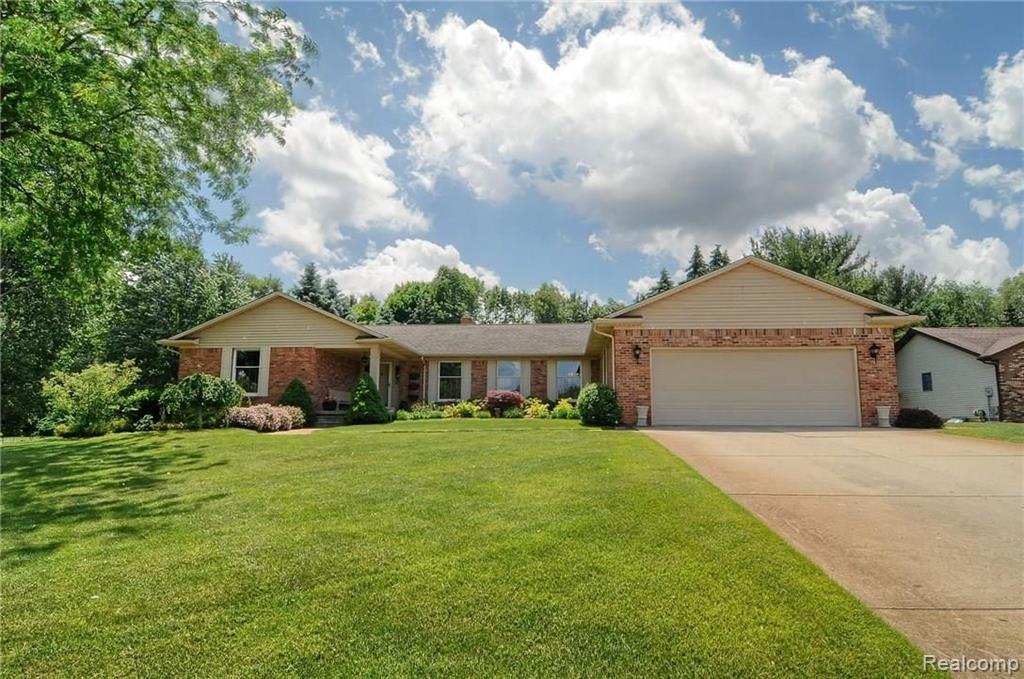 1307 Lake Valley Drive, Sold in Fenton Twp Zoocasa