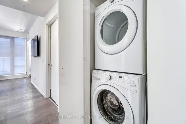 526 - 1 Bloor St E, Condo with 3 bedrooms, 2 bathrooms and null parking in Toronto ON | Image 22