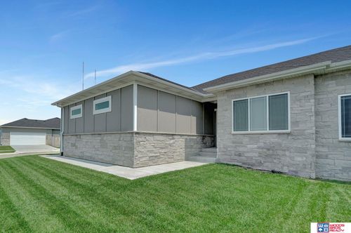 7501 Vera Dr, Lincoln, NE, 68516-2179 | Card Image