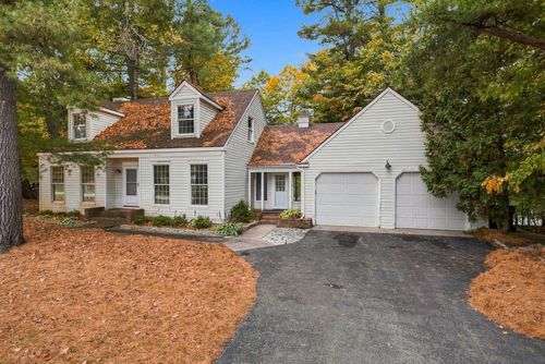 2901 Old Farm Ln, Traverse City, MI, 49685-8204 | Card Image