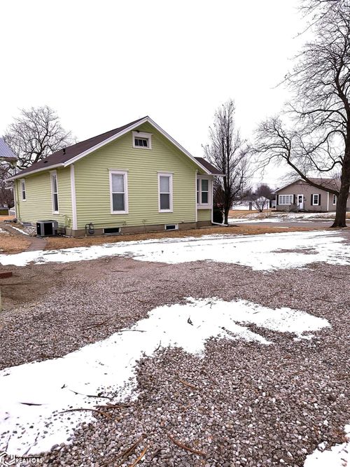507 E Dallas St, Montezuma, IA, 50171-1055 | Card Image
