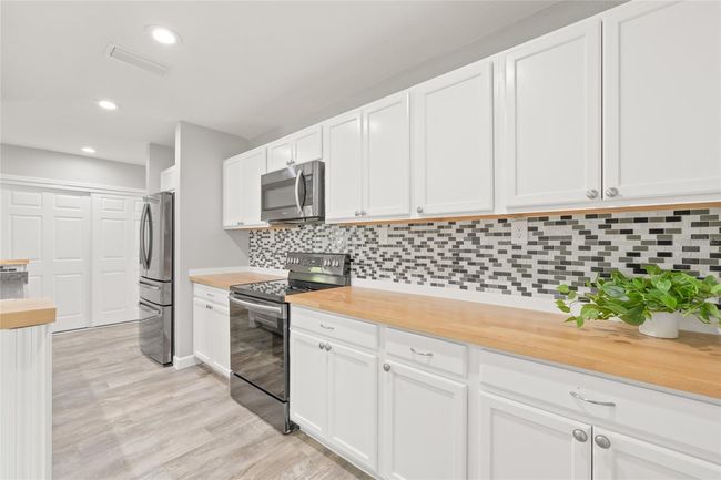 6012 Flora Ter, House other with 3 bedrooms, 2 bathrooms and null parking in APOLLO BEACH FL | Image 13