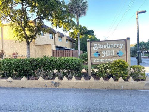 92-5817 Blueberry Ct, Lauderhill, FL, 33313 | Card Image