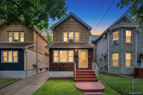9419 96th Street, New York, NY, 11416 | Card Image