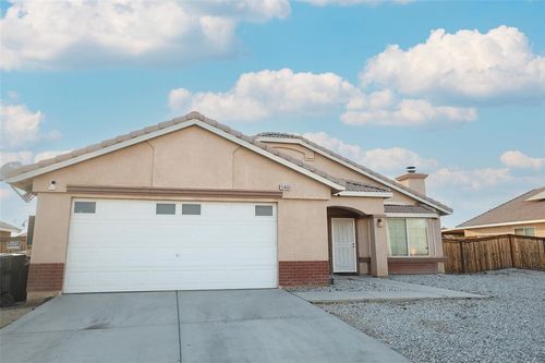 15460 Guava Way, Victorville, CA, 92394 | Card Image