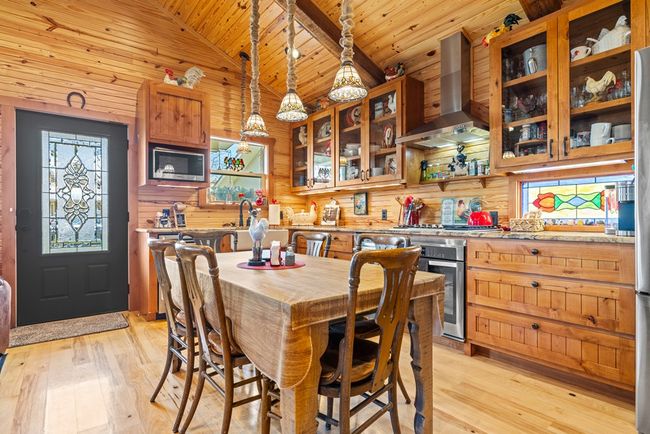 202 S Bowie St, Home with 5 bedrooms, 6 bathrooms and 1 parking in Fredericksburg TX | Image 39