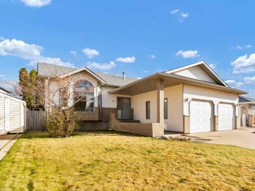 9 Silcher St Se, Medicine Hat, AB, T1B4B9 | Card Image