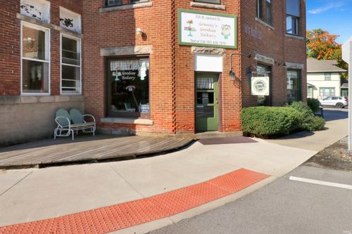 105 W Jackson St, Mulberry, IN, 46058-2249 | Card Image