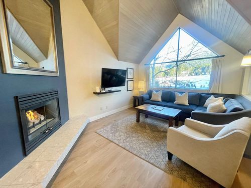 week-11-4293 Mountain Square, Whistler, BC, V8E1B8 | Card Image