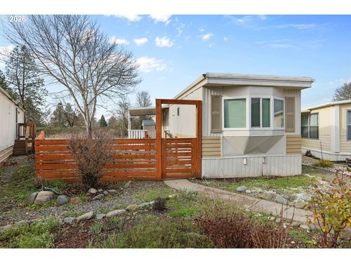 111 Briarwood Way, Grants Pass, OR, 97526-5903 | Card Image