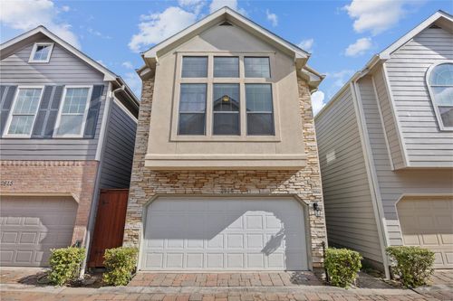 2915 Clinton Dr, Houston, TX, 77020-8403 | Card Image
