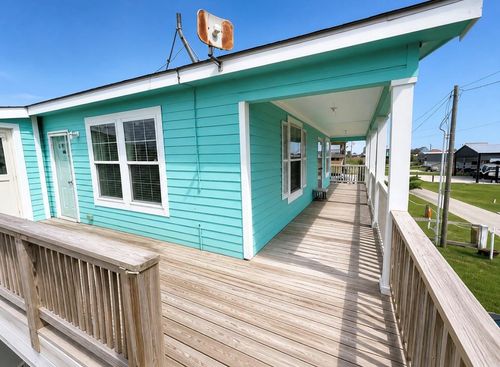 906 Moms Rd, Crystal Beach, TX, 77650 | Card Image