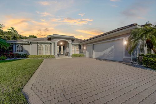 9402 Pinebark Ct, Fort Pierce, FL, 34951-2948 | Card Image