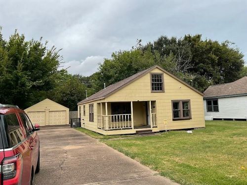 2113 3rd Ave N, Texas City, TX, 77590-7213 | Card Image