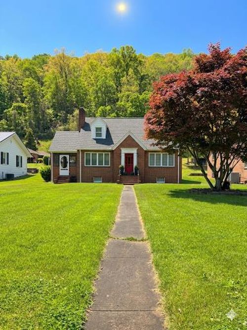 1096 Mimosa St, Grundy, VA, 24614-7152 | Card Image