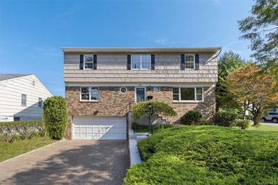 View of front facade featuring a 2 car garage | Image 1