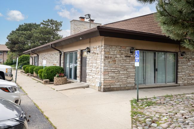 APT-208 - 808 E Old Willow Rd, Condo with 2 bedrooms, 2 bathrooms and 2 parking in Prospect Heights IL | Image 13